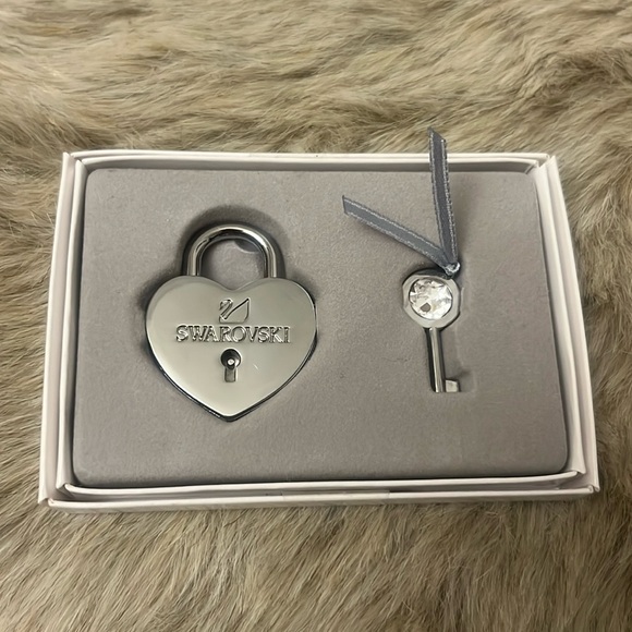 Swarovski Accessories - SWAROVSKI HEART LOCK WITH KEY